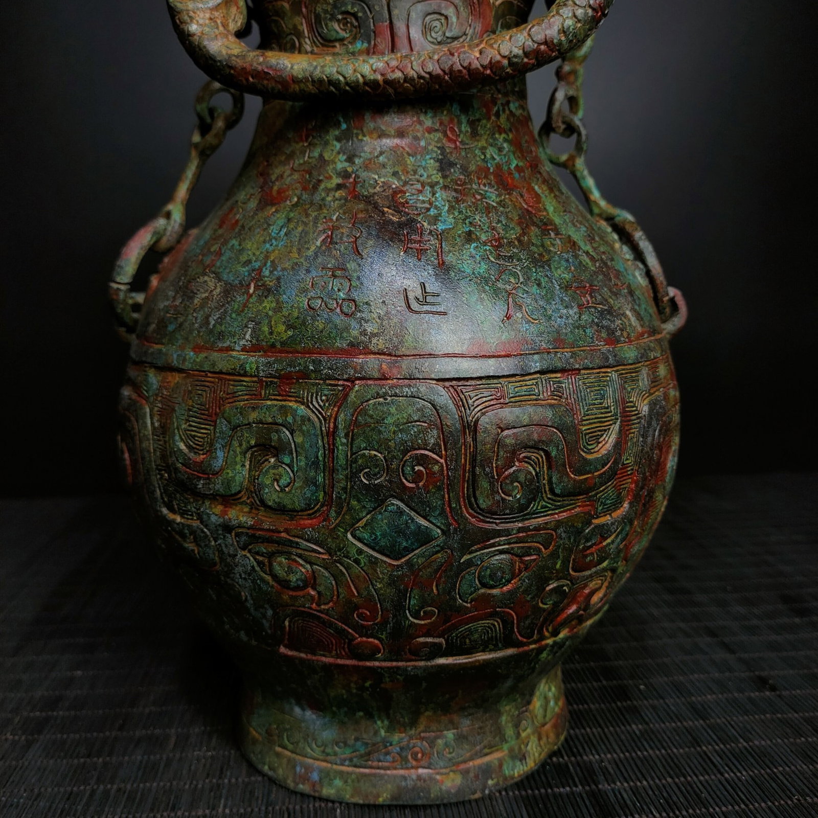 A Fine Bronze Loop-Handled Pot With Phoenix Knob And Dragon Pattern - 2