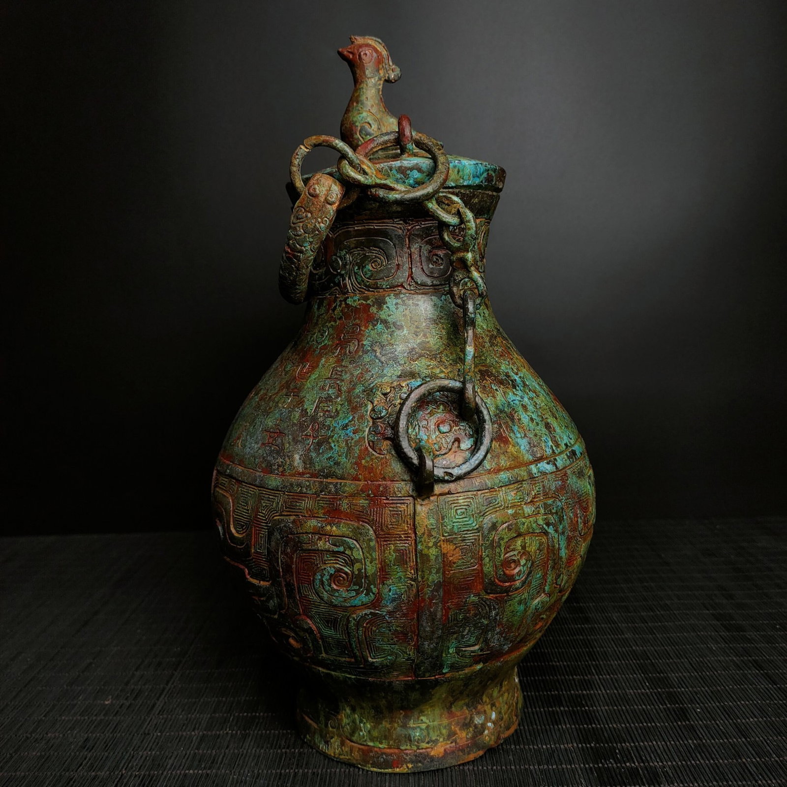 A Fine Bronze Loop-Handled Pot With Phoenix Knob And Dragon Pattern - 3