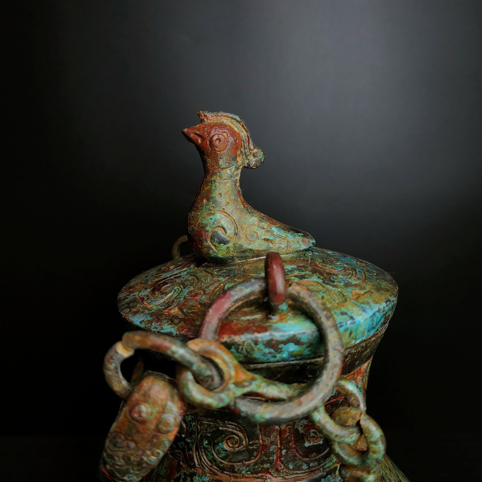 A Fine Bronze Loop-Handled Pot With Phoenix Knob And Dragon Pattern - 4