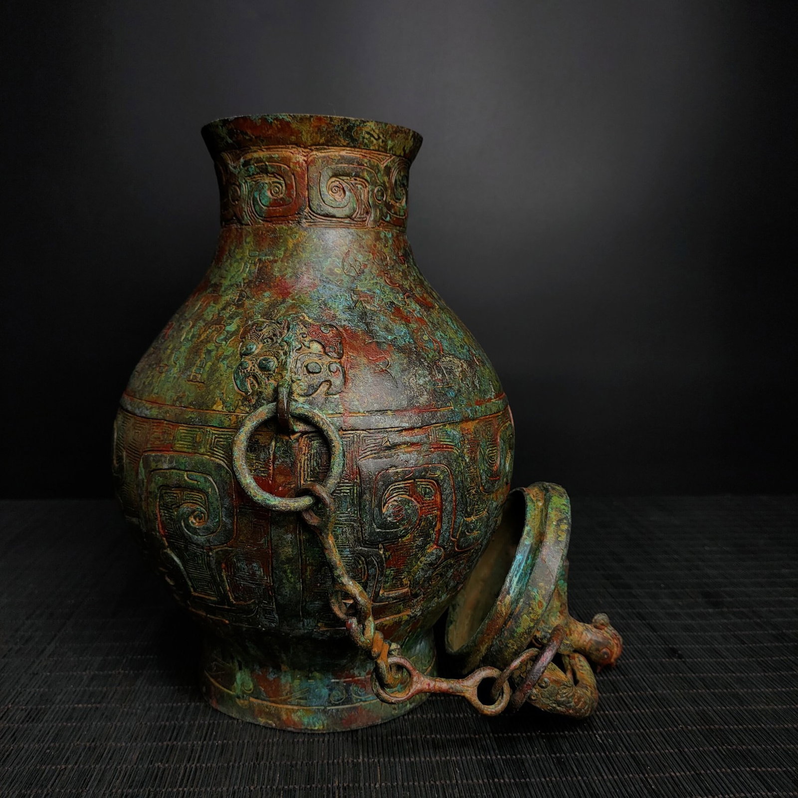 A Fine Bronze Loop-Handled Pot With Phoenix Knob And Dragon Pattern - 8