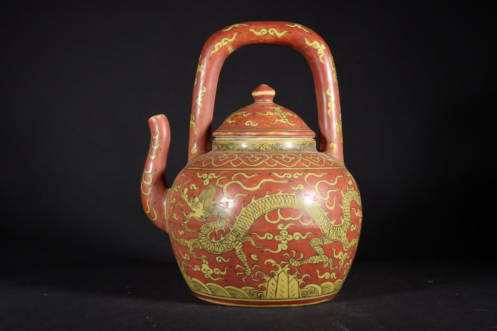 A Fine Overglaze Red Dragon Loop-handled Ewer On Yellow Ground: A Fine Overglaze Red Dragon Loop-handled Ewer On Yellow Ground,Ming Dynasty,China,Longqing Six-character Mark,Size:9.4inx6.7in,黄上红龙纹提梁壶中&