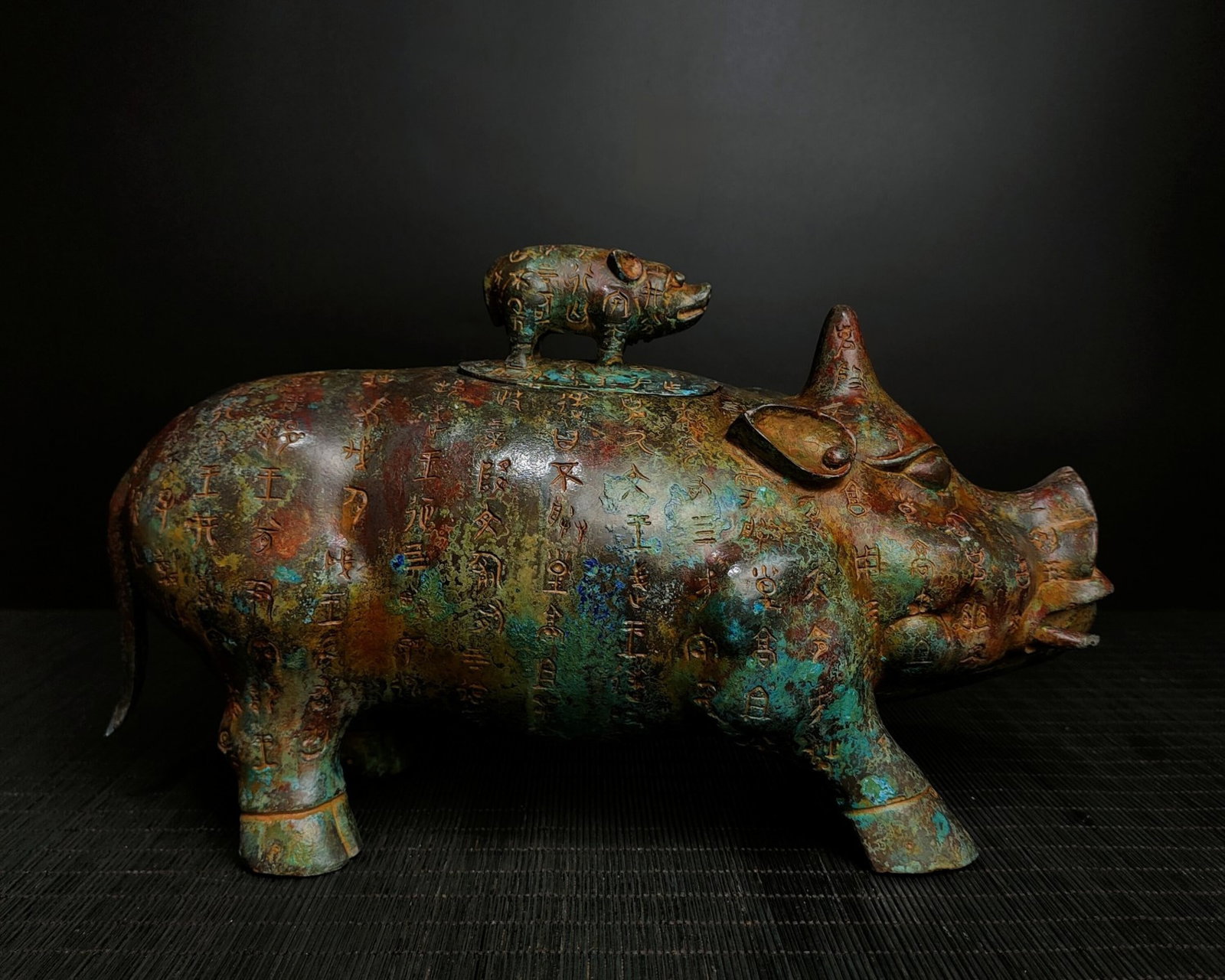 A Fine Bronze Pig-Shaped Vessel (1 of 9)