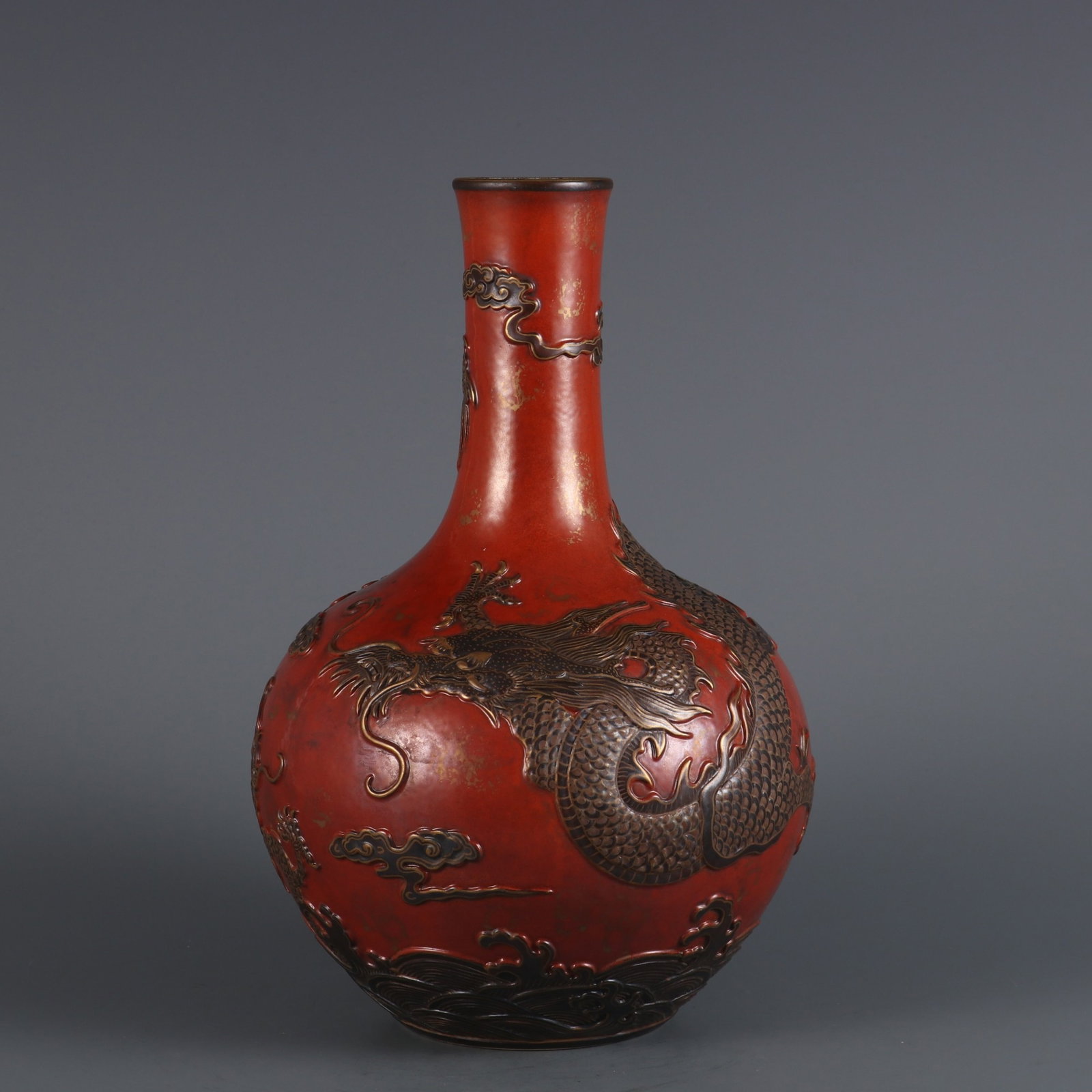 An Exquisite bronze glaze gilded carved azure dragon teaching son globular vase,: An Exquisite bronze glaze gilded carved azure dragon teaching son globular vase,Qing Dynasty, China,Qianlong Six-character Mark,Size:10.1inx6.3in,古铜釉描金雕࠹