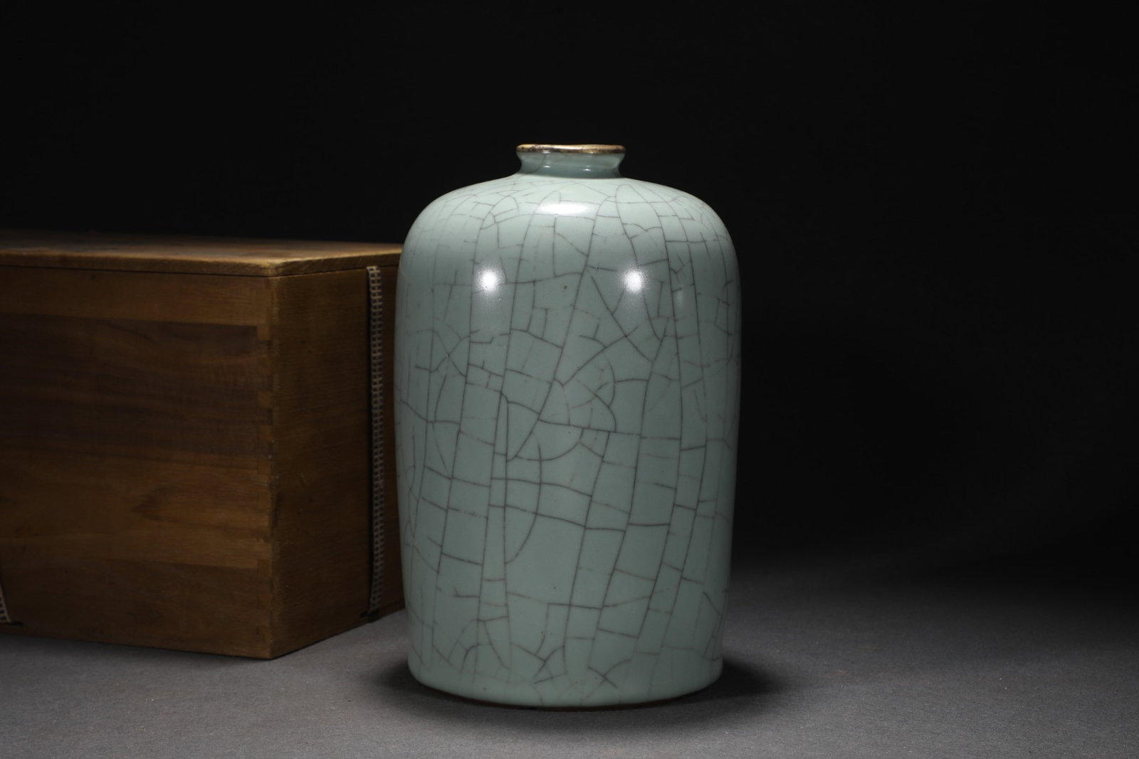 An Exquisite Guan Kiln Pink Celadon Glaze Vase With Gold Mounted Rim,Inscribed With Qianlong: An Exquisite Guan Kiln Pink Celadon Glaze Vase With Gold Mounted Rim,Inscribed With Qianlong Imperial Poetry,Song Dynasty,China,Size:10.8inx6.1in,官窑粉青釉镶ດ