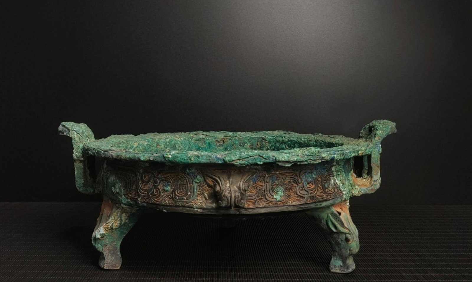 A Fine Bronze Fruit Plate With Animal-Shaped Feet (1 of 9)