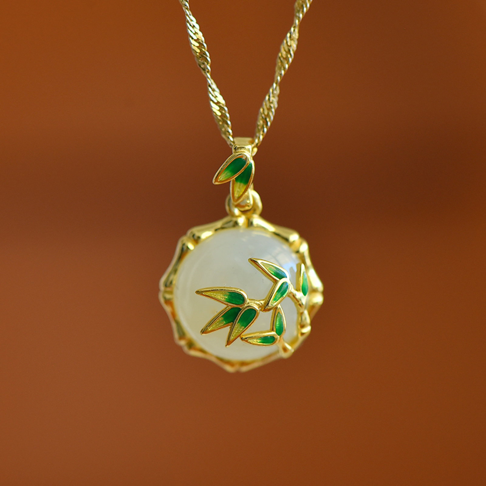 An Exquisite Sterling Silver-Gold Plated Inlaid White Jade Enamel Pendant: An Exquisite Sterling Silver-Gold Plated Inlaid White Jade Enamel Pendant,Size:12mmx12mm 一个精美的纯银镀金镶白玉珐琅