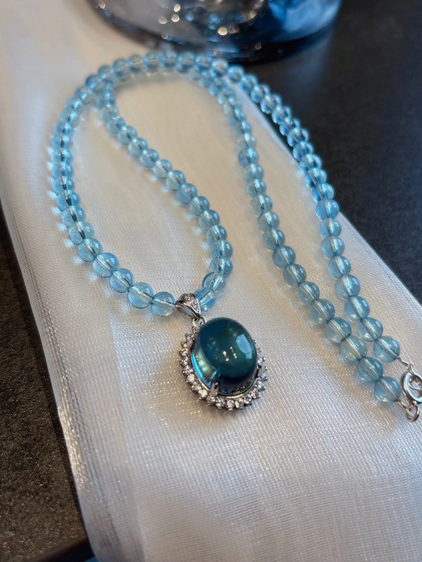 An Exquisite Sterling Silver Inlaid Aquamarine Necklace,Inlaid Gems: An Exquisite Sterling Silver Inlaid Aquamarine Necklace,Inlaid Gems,Size:16mmx14mm,Total Weight:16.3g 纯银镶海蓝宝项链,嵌宝石