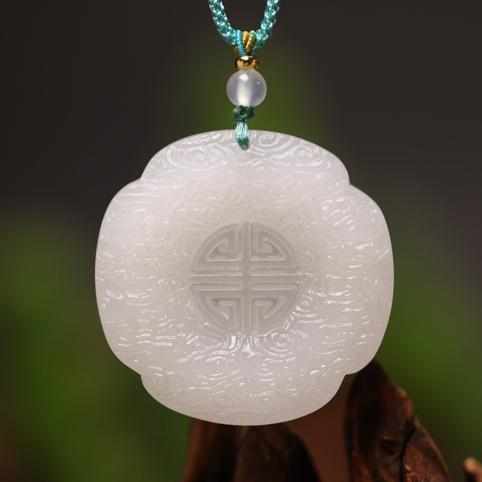 An Exquisite White Jade Auspicious Cloud Pattern Pendant - 2