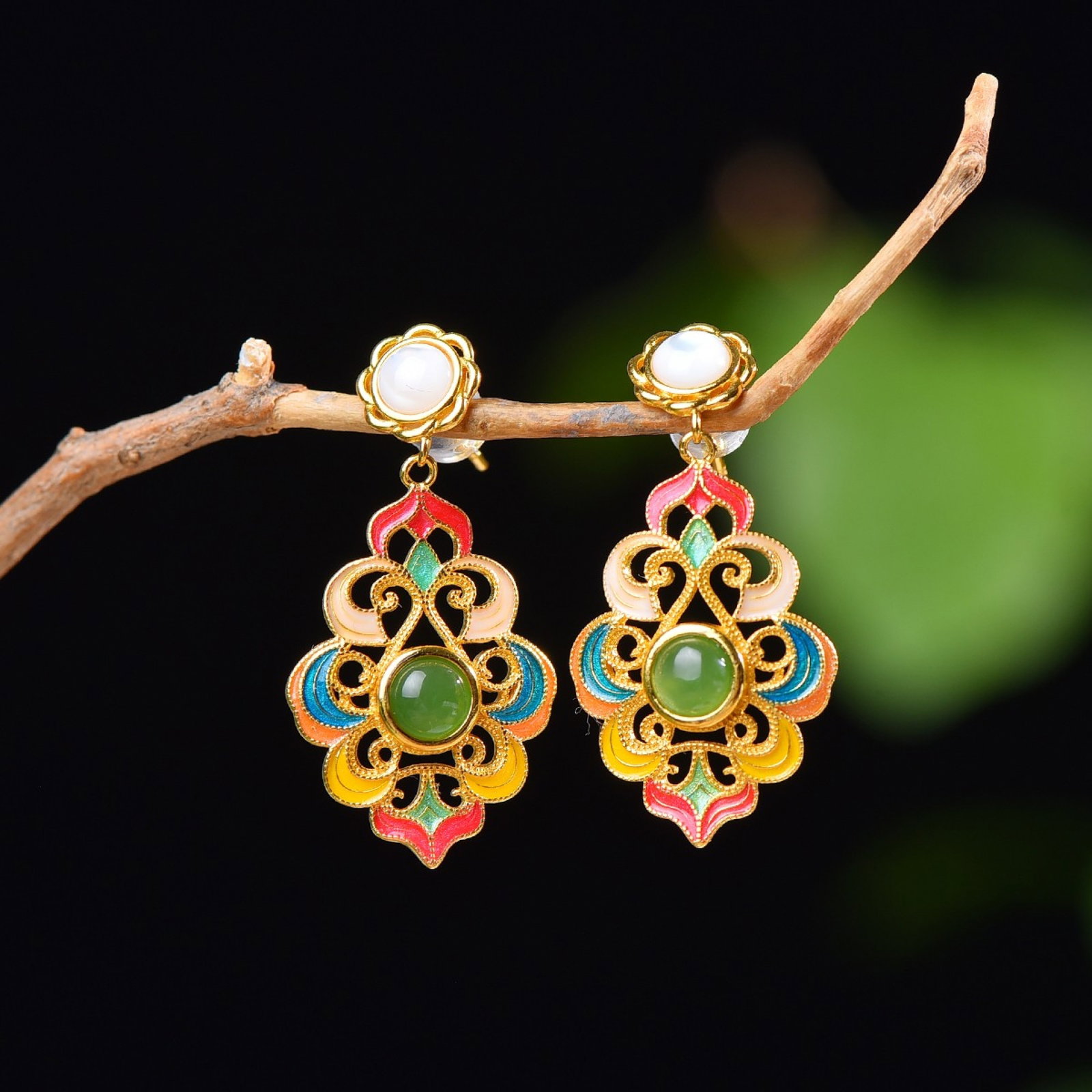 A Pair of Exquisite Sterling Silver-Gold Plated Inlaid Jasper Enamel Earrings,Inlaid White Jade: A Pair of Exquisite Sterling Silver-Gold Plated Inlaid Jasper Enamel Earrings,Inlaid White Jade,Size:5mmx5mm 一对纯银镀金镶碧玉珐琅
