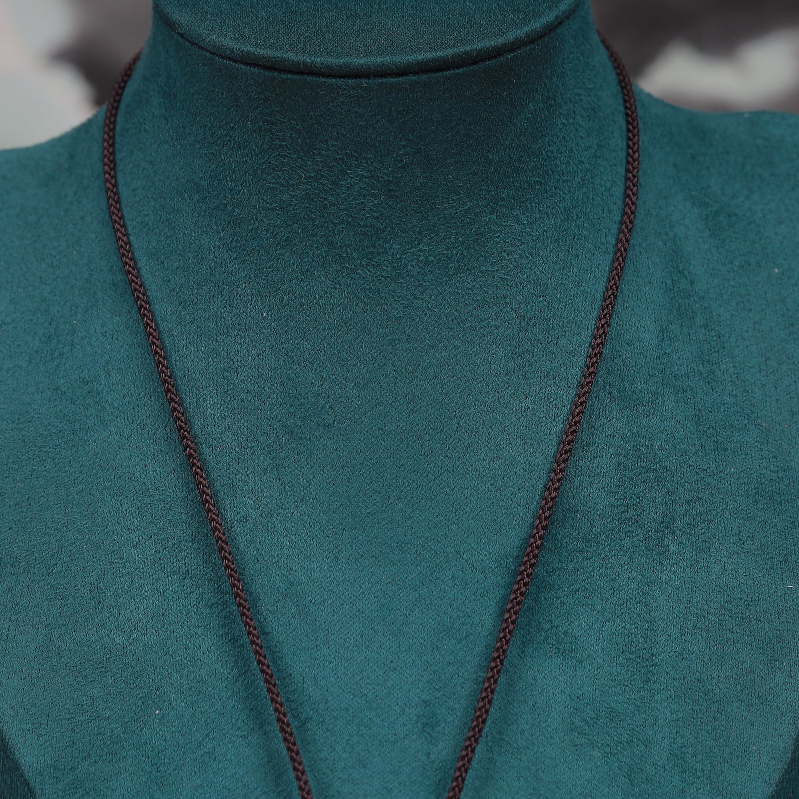 An Exquisite Cinnabar Figure Pattern Pendant - 2
