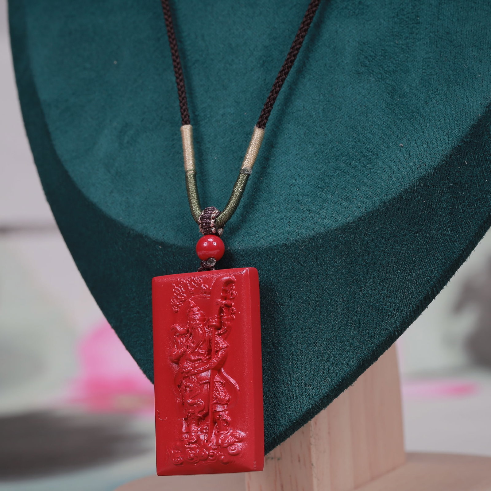 An Exquisite Cinnabar Figure Pattern Pendant - 5