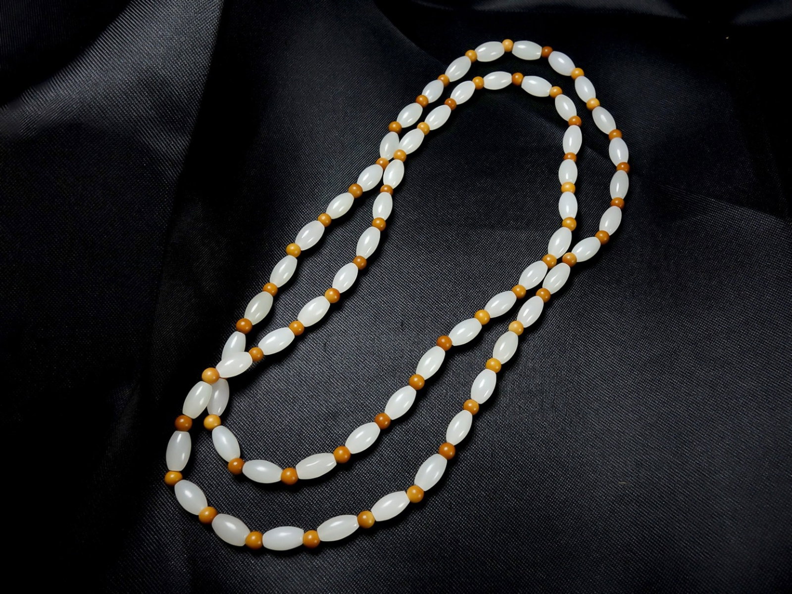 An Exquisite White Jade Bracelets - 2