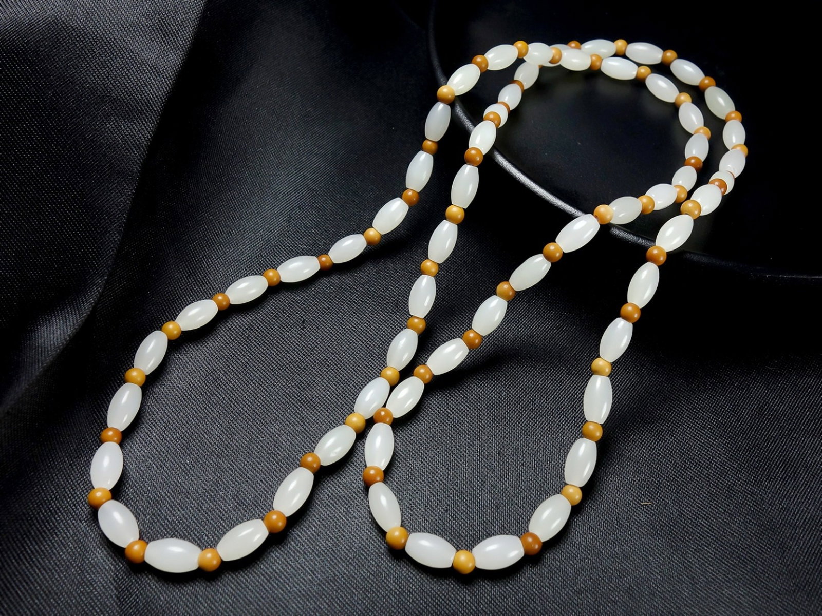 An Exquisite White Jade Bracelets - 3