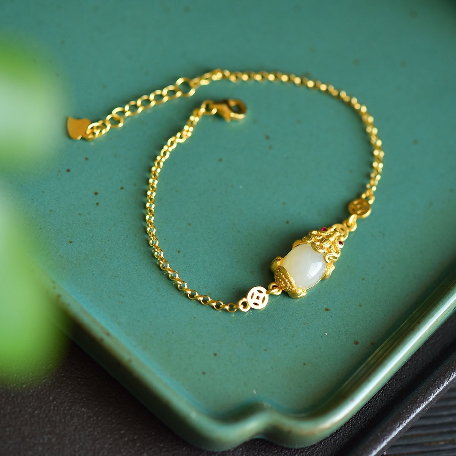 An Exquisite Sterling Silver-Gold Plated Inlaid White Jade Bracelet: An Exquisite Sterling Silver-Gold Plated Inlaid White Jade Bracelet 纯银镀金镶白玉手链