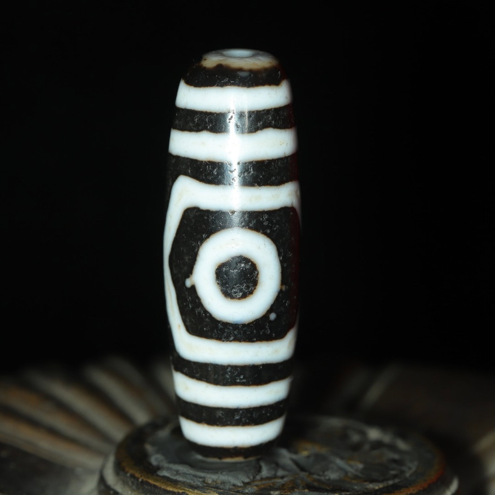 An Exquisite Three Eyes Dzi Bead Pendant: An Exquisite Three Eyes Dzi Bead Pendant,Size:38mmx13mm,Weight:10g 三眼天珠挂件