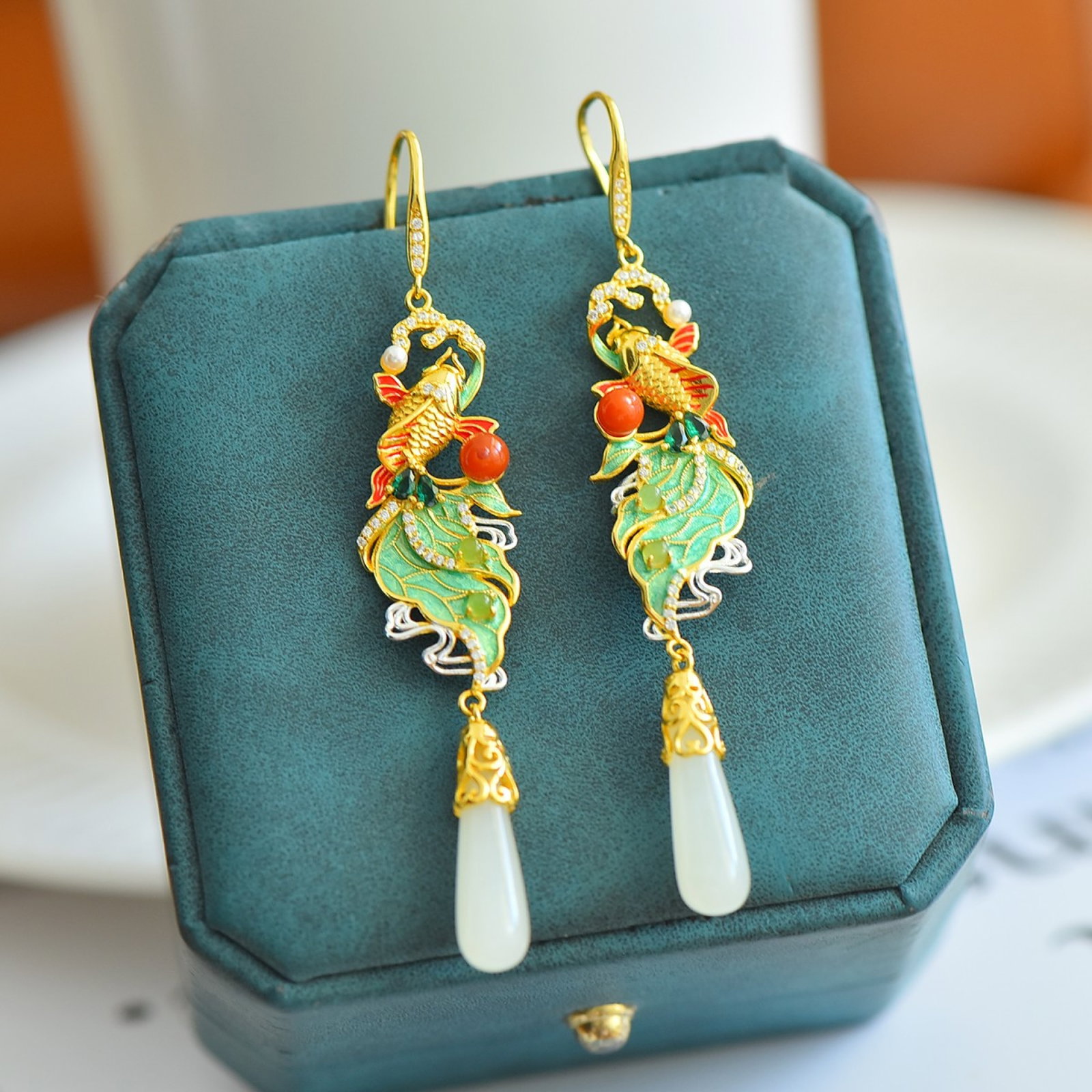 A Pair of Exquisite Sterling Silver-Gold Plated Inlaid White Jade Enamel Earrings,Inlaid Gems and: A Pair of Exquisite Sterling Silver-Gold Plated Inlaid White Jade Enamel Earrings,Inlaid Gems and Pearls,Size:6mmx20mm 一对精美的纯银镀金镶&
