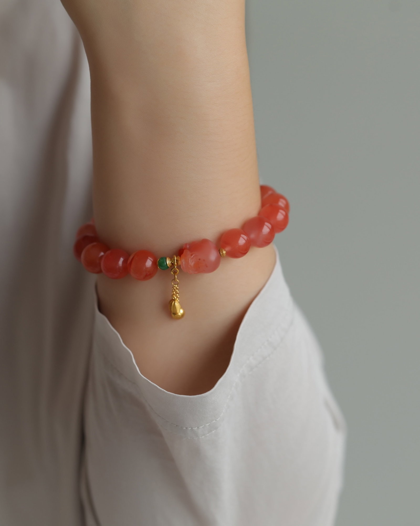 An Exquisite Agate Bracelets - 9