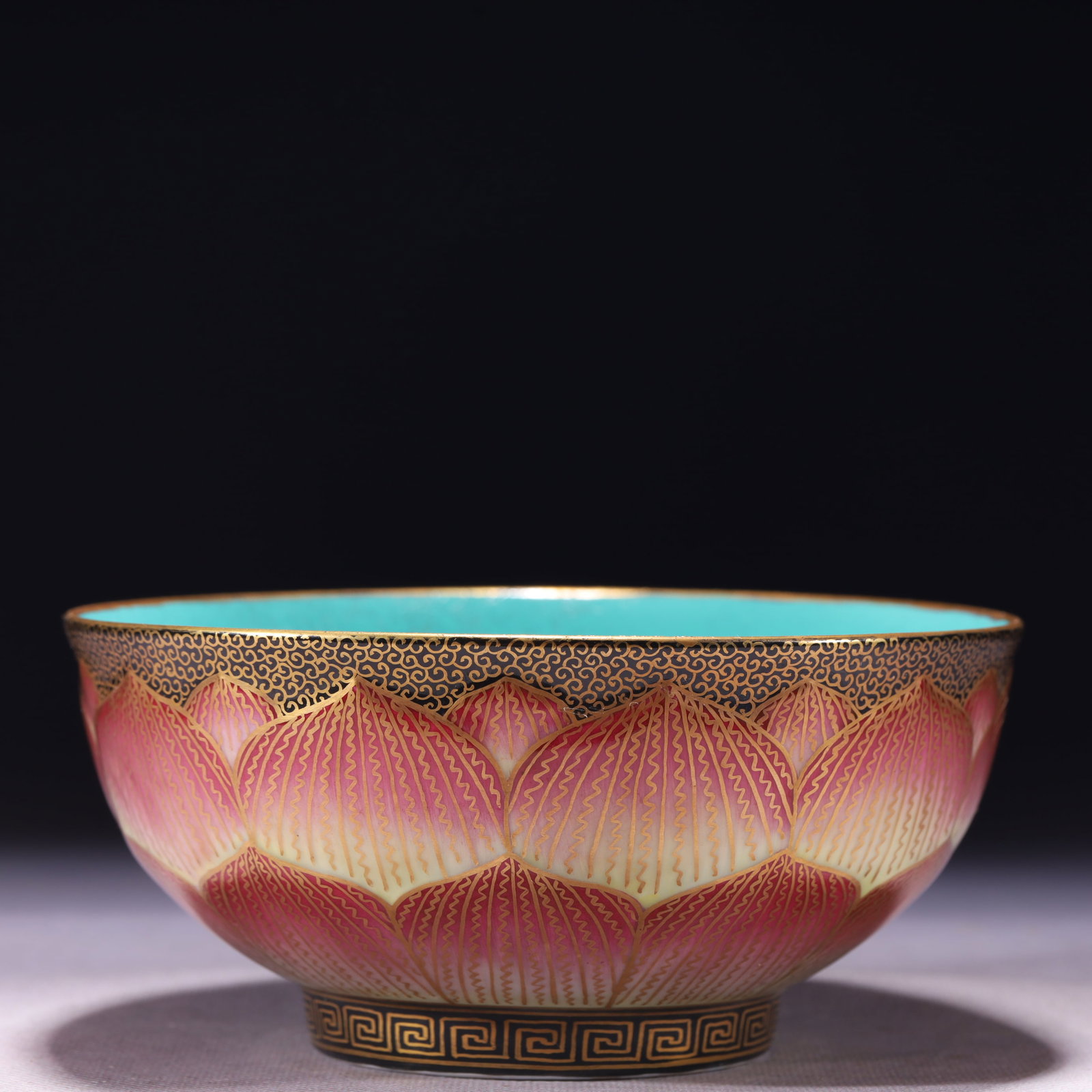 An Exquisite Famille-Rose Painted Gold Flower Pattern Bowl: An Exquisite Famille-Rose Painted Gold Flower Pattern Bowl,Qing Dynasty,China,Qianlong Four-character Mark,Size:5.9inx2.8in,Weight:200g 粉彩描金花卉纹碗