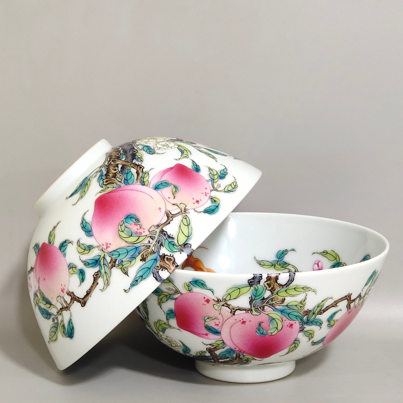 A Pair of Exquisite Famille-Rose Bats and Peach Pattern Bowls (1 of 8)