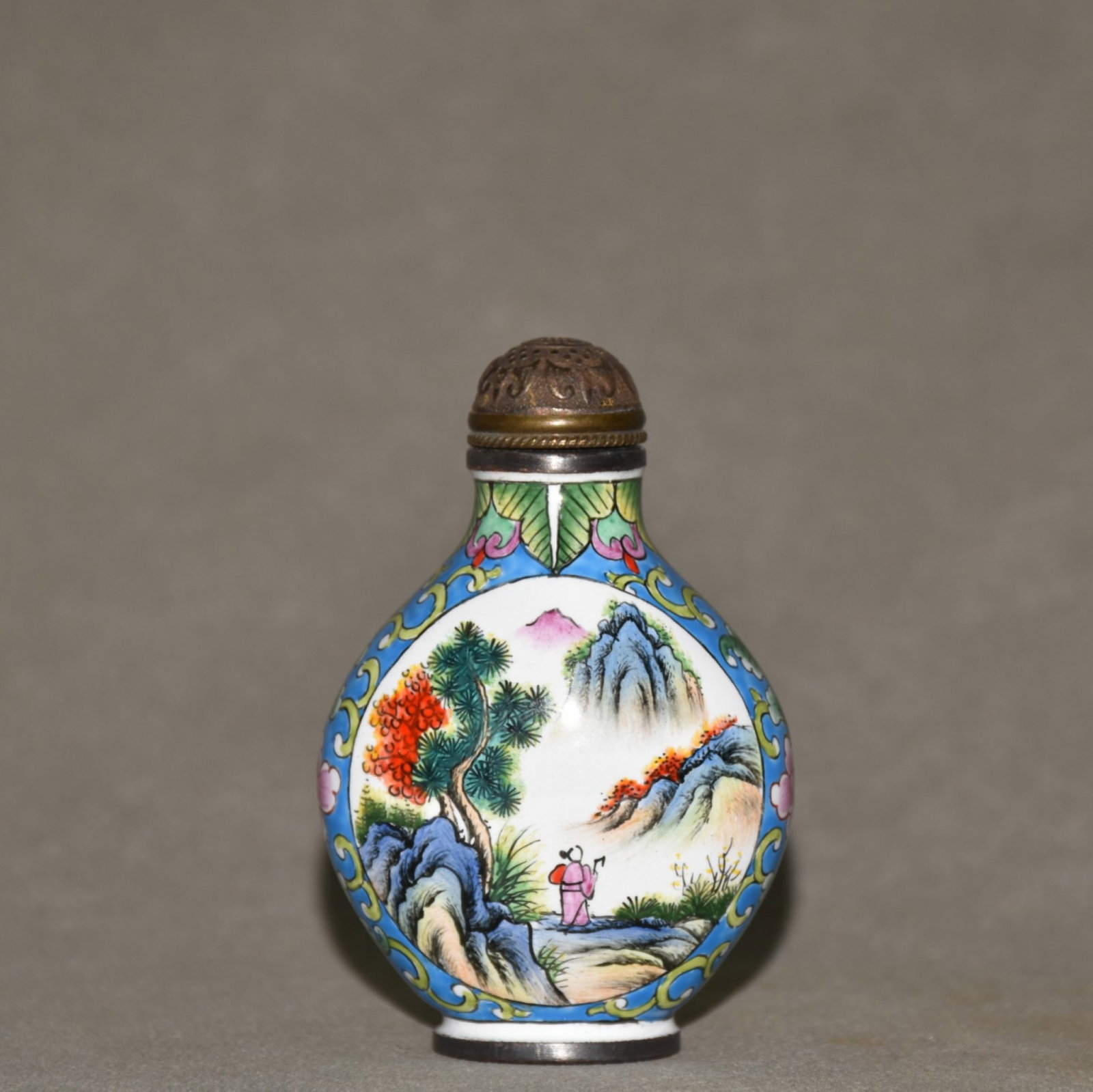 An Exquisite Painted Enamel Landscape Pattern Snuff Bottle: An Exquisite Painted Enamel Landscape Pattern Snuff Bottle,Qing Dynasty,China,Qianlong Four-character Mark,Size:1.8inx1inx2.8in,Weight:59g 画珐琅山水纹鼻Ġ