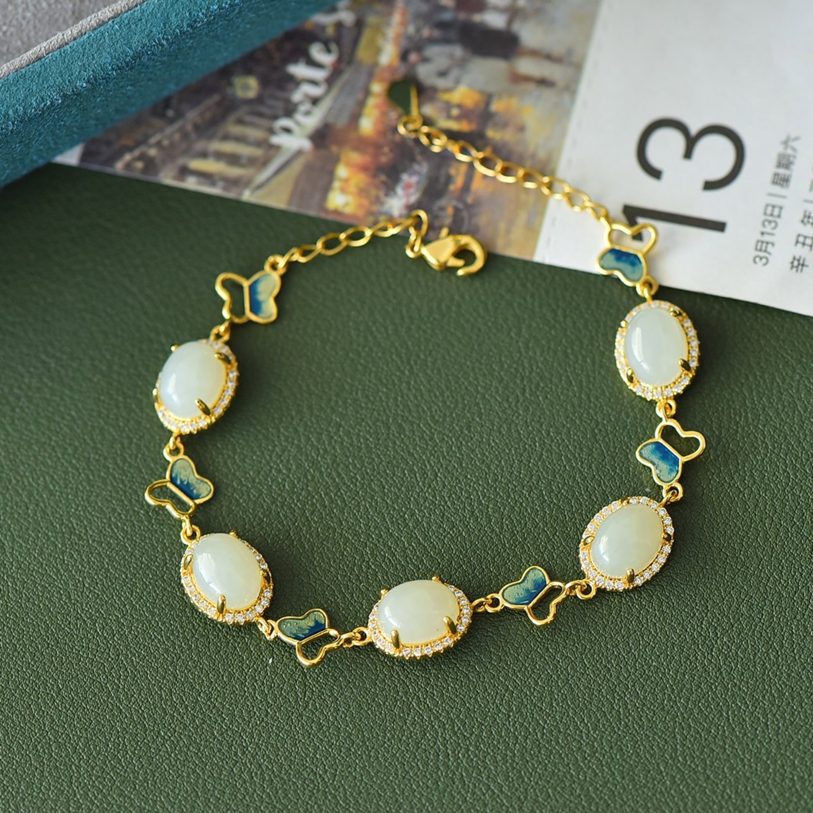An Exquisite Bronze-Gold Plated Inlaid White Jade Butterfly Bracelet,Inlaid Diamond: An Exquisite Bronze-Gold Plated Inlaid White Jade Butterfly Bracelet, Size:7mmx9mm 铜镀金镶白玉蝴蝶手链。