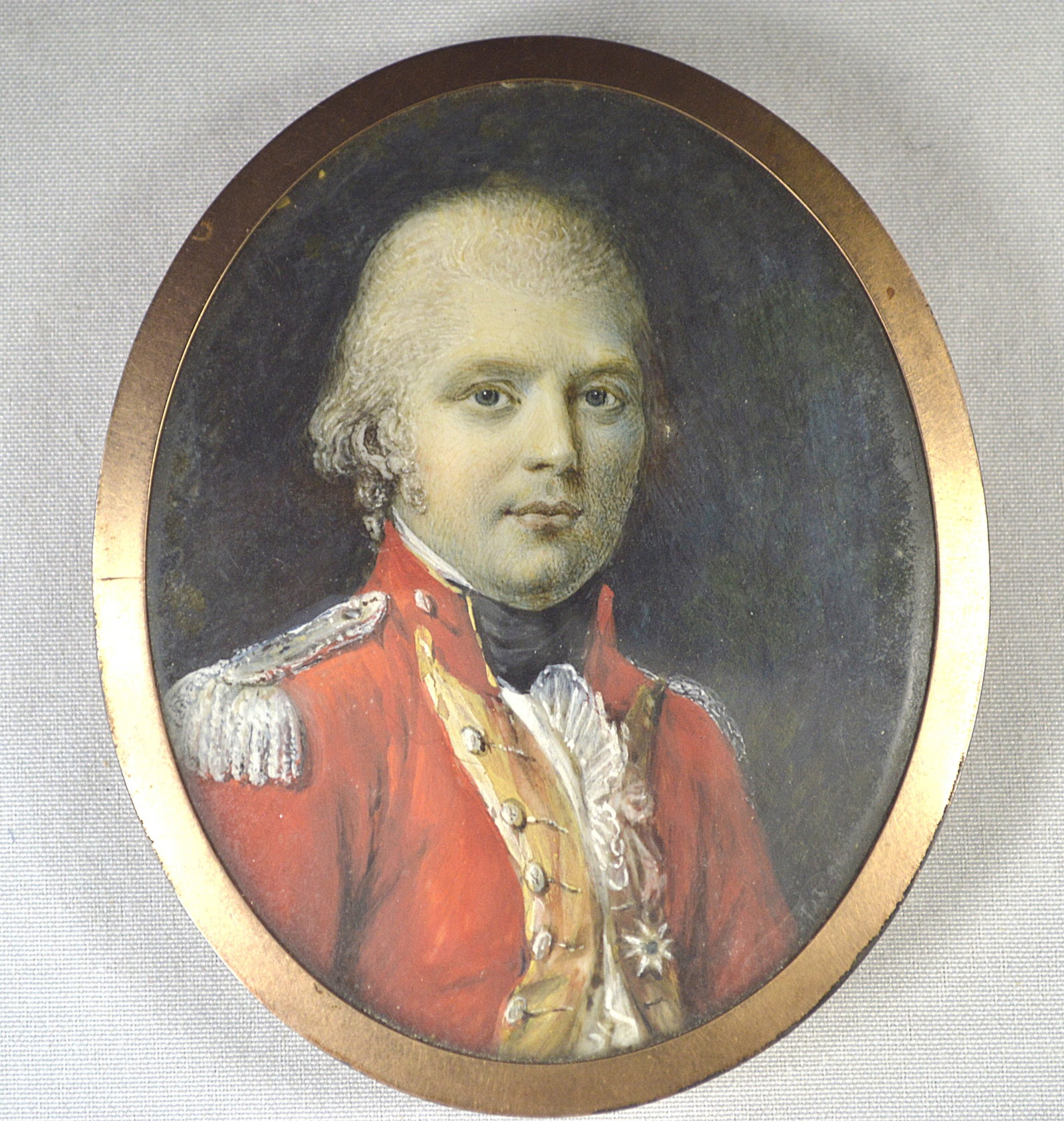 Antique Georgian Era Portrait Miniature of Officer in Gold Frame: Antique Georgian Era portrait miniature of officer in Gold Frame. Tests as 10k