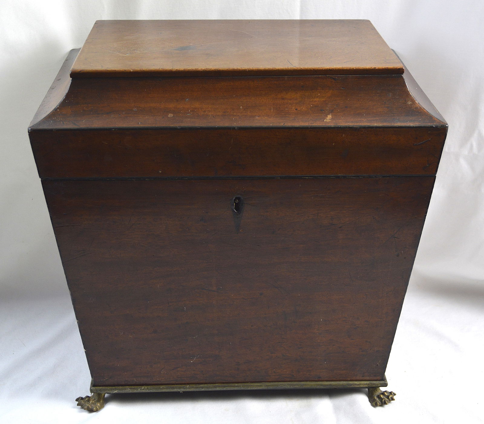 Small Georgian Era Mahogany Wine Cooler: Small Mahogany wine cooler, tin-lined, Georgian Era. Measures: 14 inches high by 11 inches deep by 16 inches wide