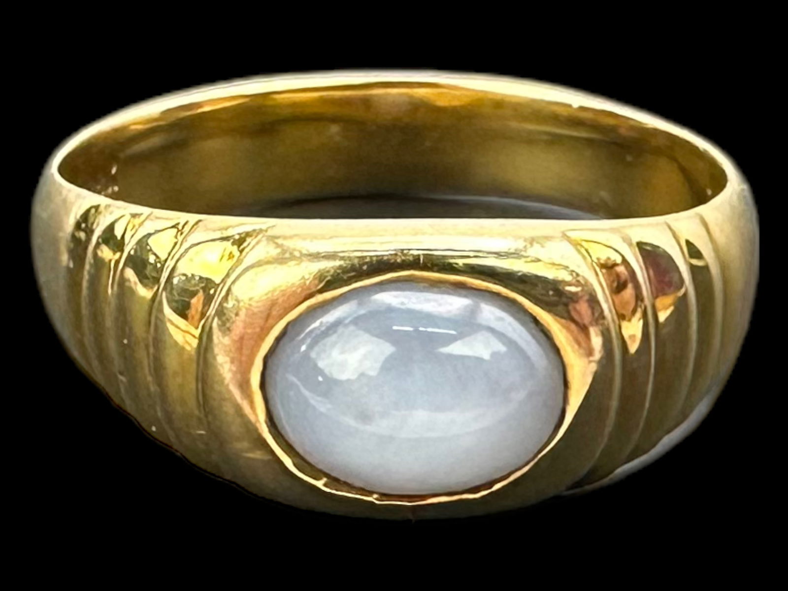 18K Yellow Gold and Star Sapphire Ring (1 of 4)
