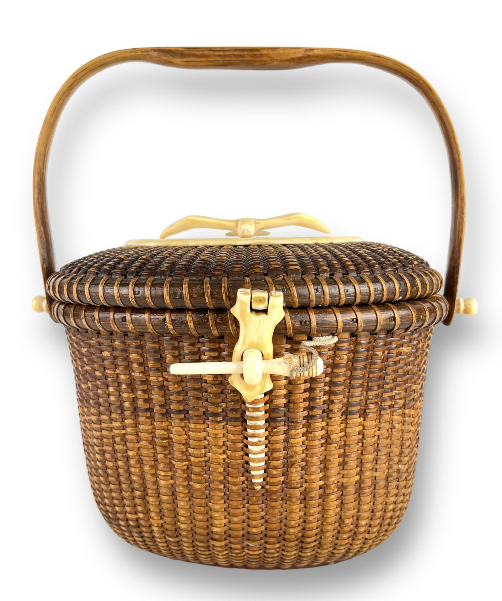 Jose Formosa Reyes Nantucket Friendship Purse: Signed Purse: Signed on the inside of the lid. Size: 6" tall x 9" wide x 7" deep. Condition: Purse is in very good condition. No issues seen.