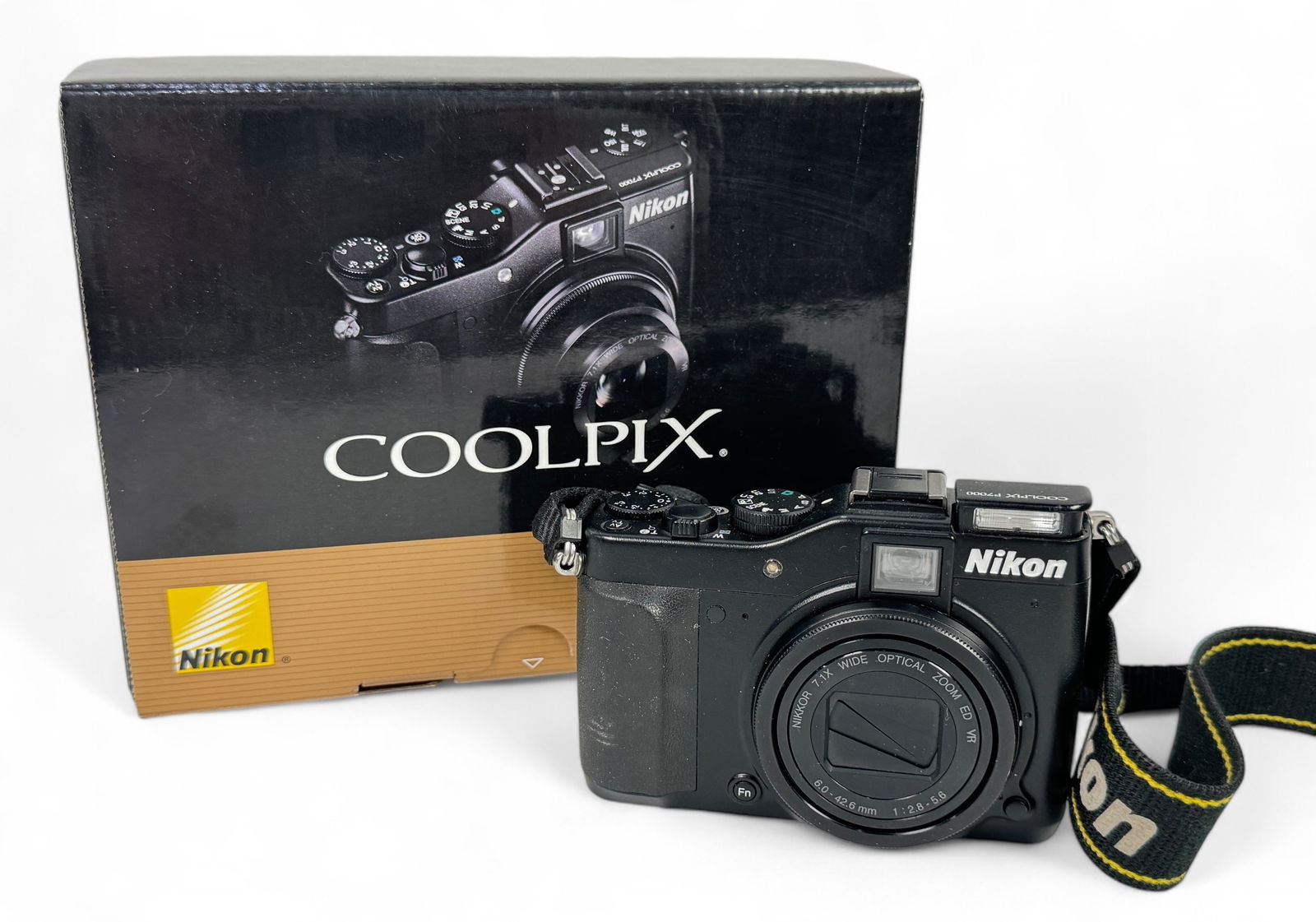 Nikon Coolpix P7000 Camera (1 of 4)