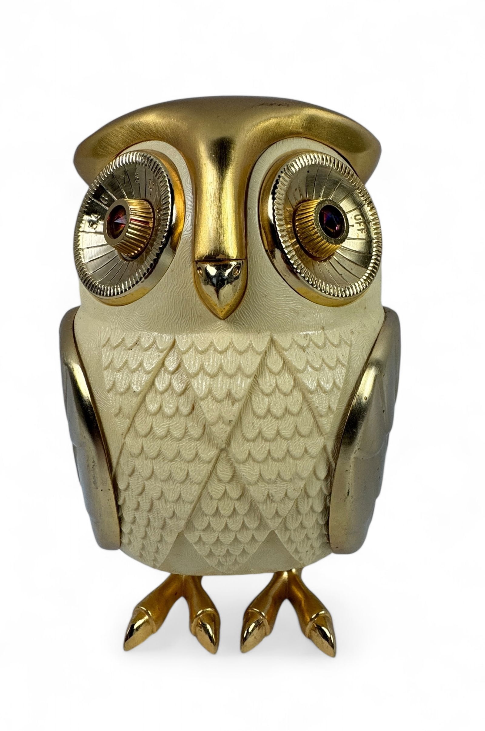 Midnight Owl "Bubo" Transistor Radio: Owl is a 1960s novelty AM transistor radio made in Japan. Dimensions: 7" x 4 1/2" x 4 1/2" Condition: some minor scratches, works when tested