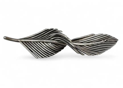Antonio Pineda Taxco Sterling Feather Pin: Vintage MCM-era, Mexican brooch, designed by Antonio with his crown mark & made by Los Castillo. Size: 7/8" x 3 1/2" Weight: 18g Condition: good with minor tarnish
