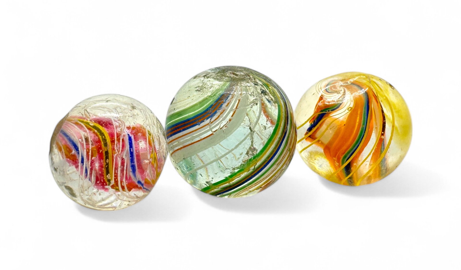 (3) Vintage Ribbon Crest Marbles: Size: 14.5mm - 18mm Condition: light wear consistent with age
