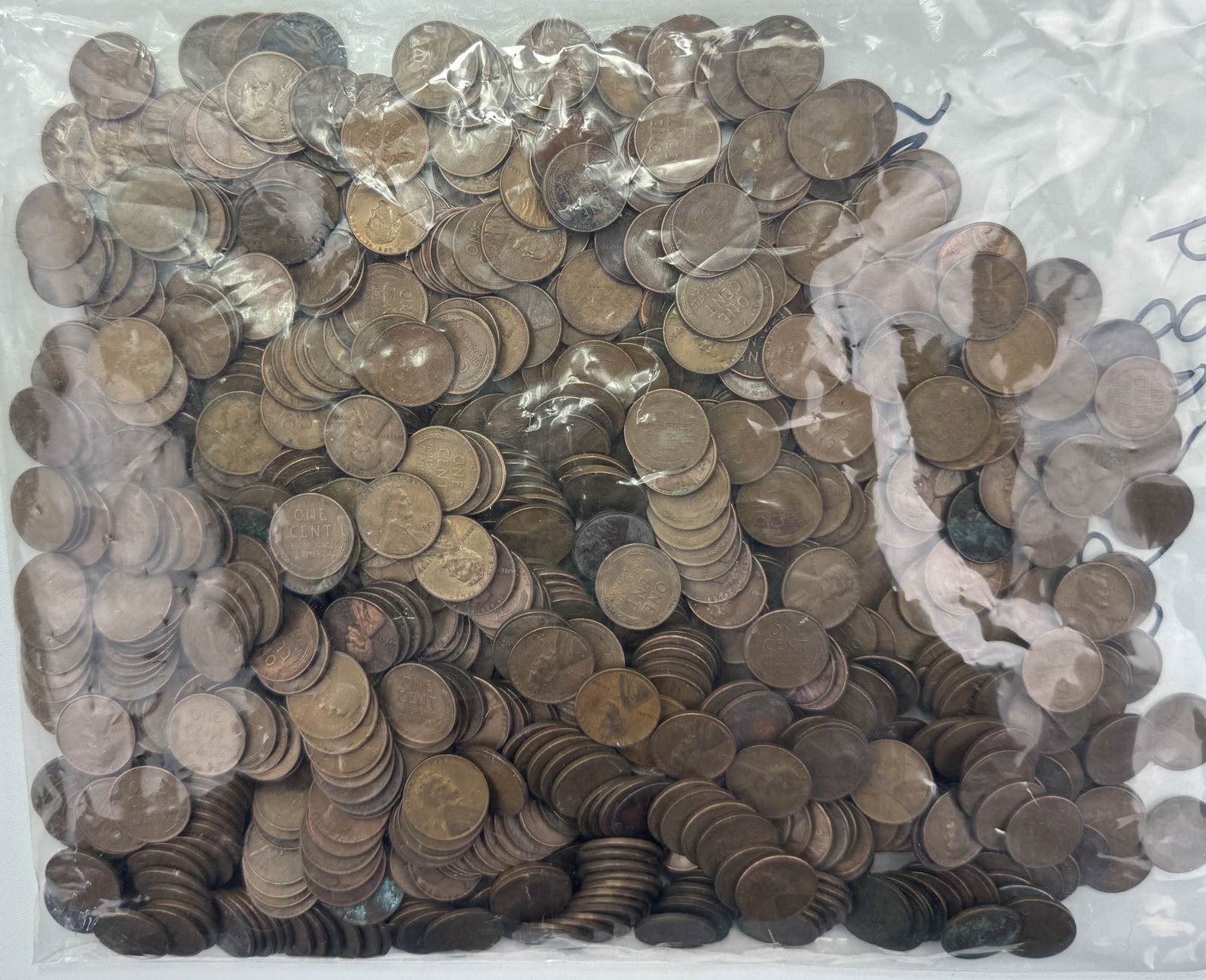 3lbs 1oz Bag Of Assorted Wheat Pennies: All in circulated condition. Please see photos for details.