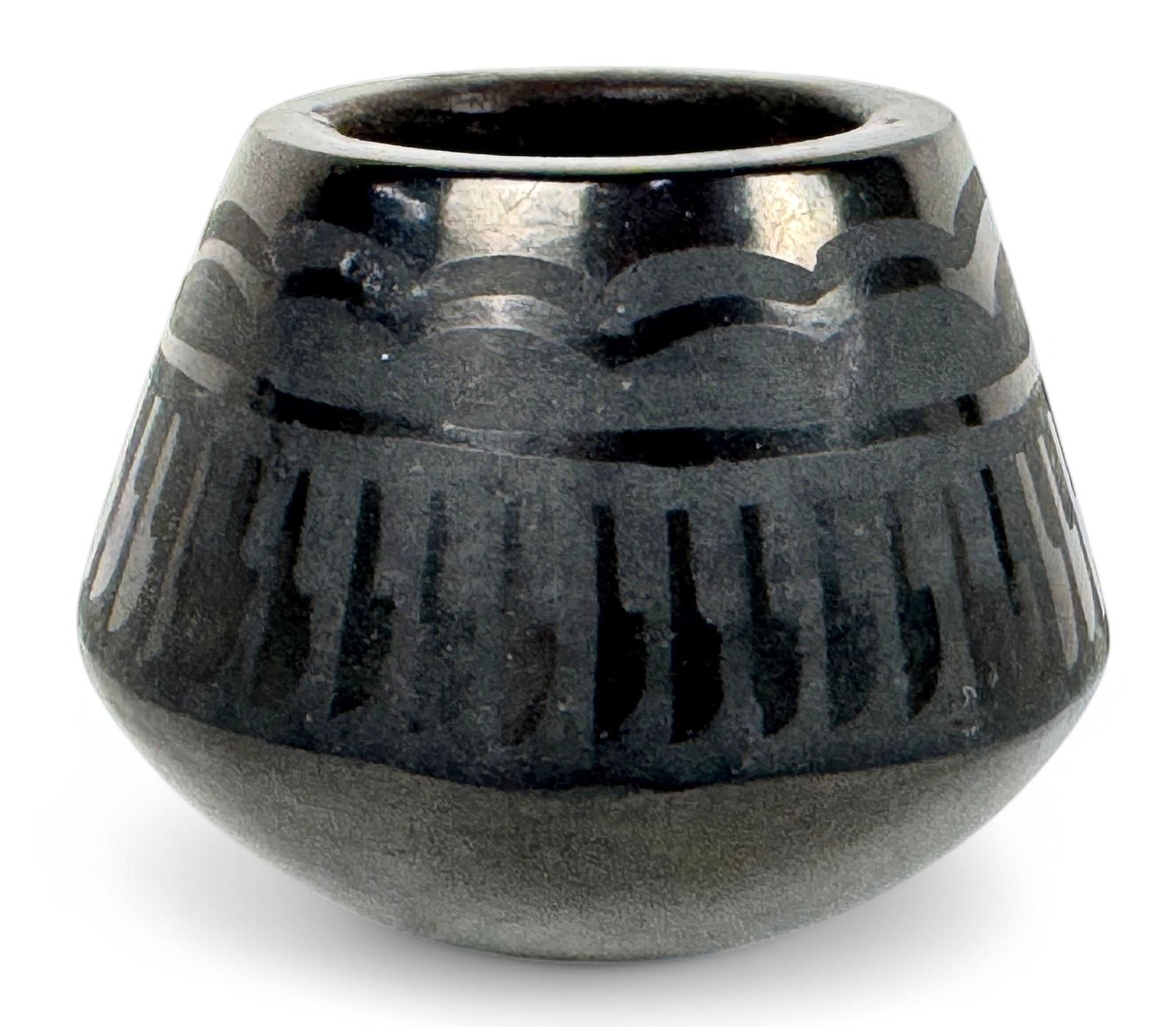 Florence Naranjo SW Blackware Pottery: Vintage miniature vase from San Ildefonso Pueblo, New Mexico, featuring a feather motif and signed by Florence Naranjo, daughter of potters Joe and Rosalie Aguilar Size: 1 1/2" tall x 2" dia
