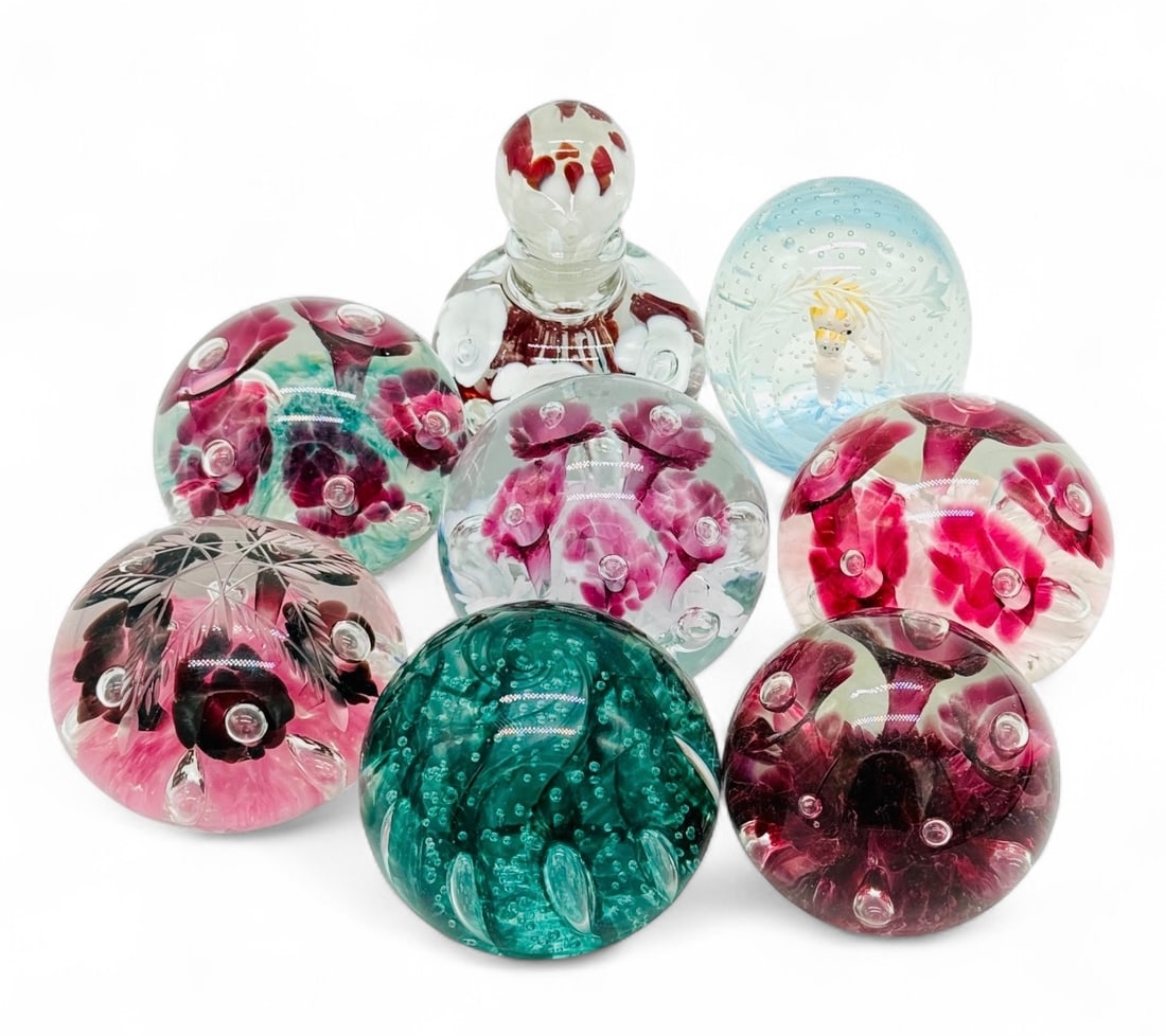 Group Of (8) Art Glass Paperweights (1 of 13)
