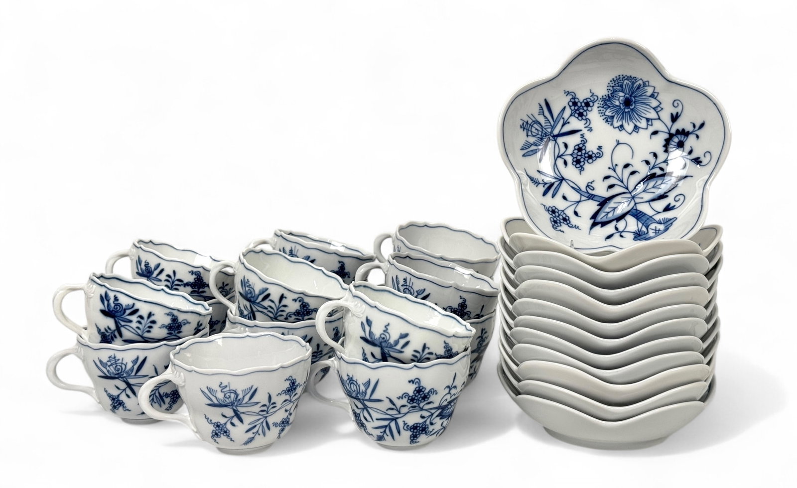 (27pc) Meissen "Blue Onion" Compote Bowls & Cups: (12) Bowls: 5 3/4"D x 1 1/2"H (15) Cups: 3 3/8"D x 2 1/2"H Condition: Very good with no signs of damage or repair.