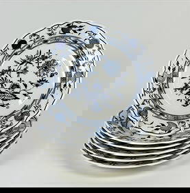 (6pc) Meissen Porcelain Blue Onion Plates: Diameter: 8 1/4" Condition: Light surface wear consistent with age and use; otherwise in overall very good condition with no chips or cracks.