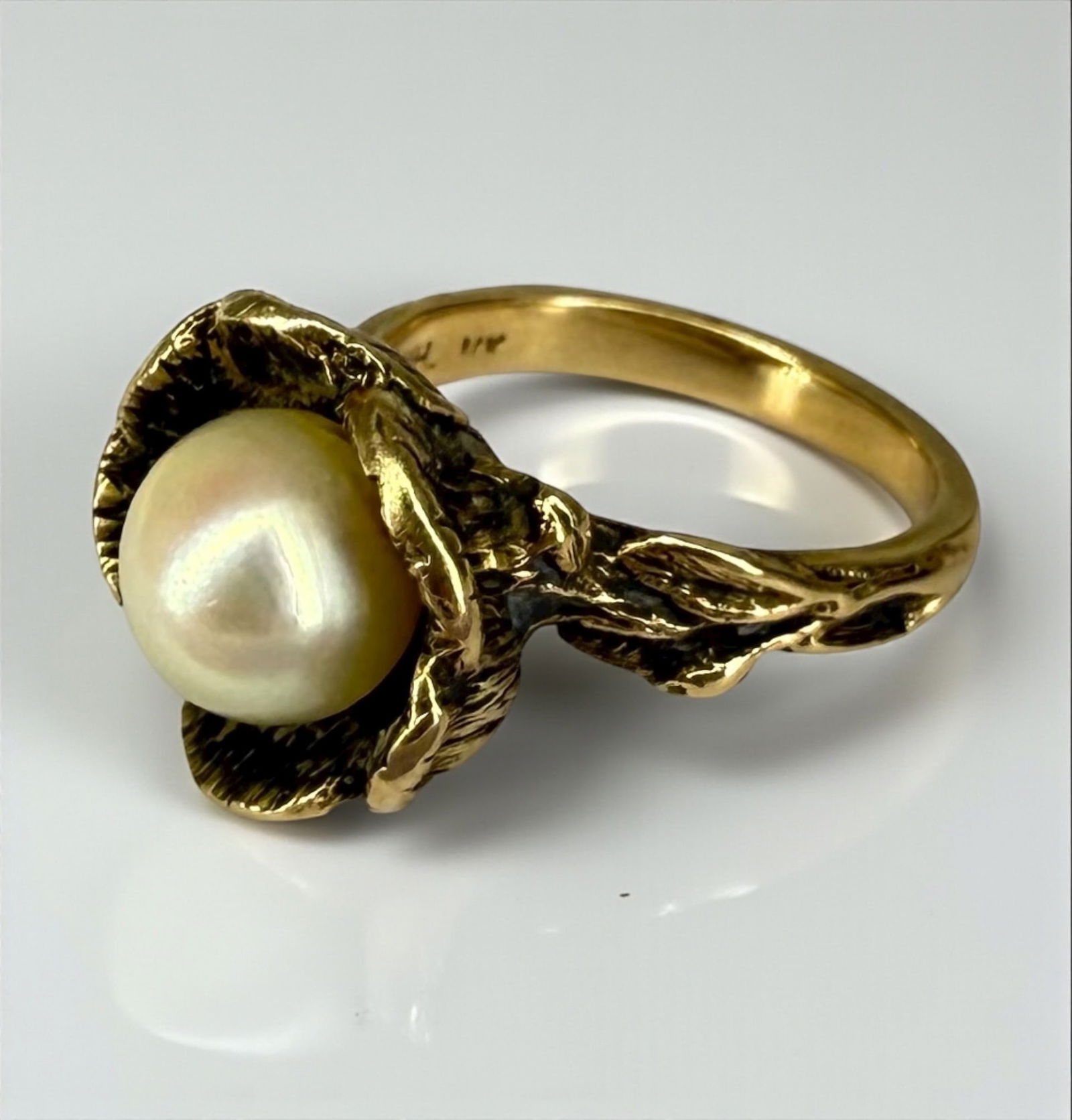 14K Yellow Gold Pearl Ladies Ring (1 of 4)