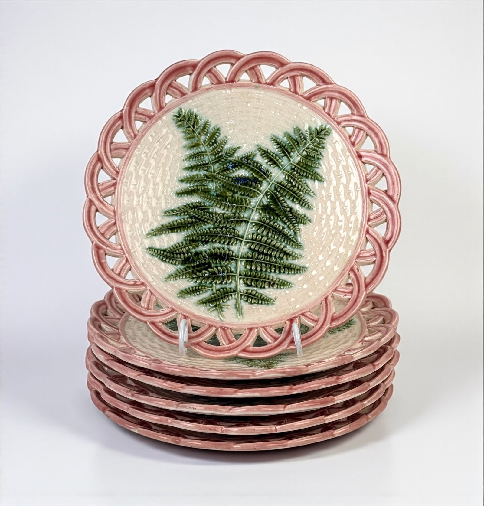(6pc) Sarreguemines Majolica Fern Plates: Diameter: 8 1/2” Condition: All pieces are in good condition with no chips or cracks.
