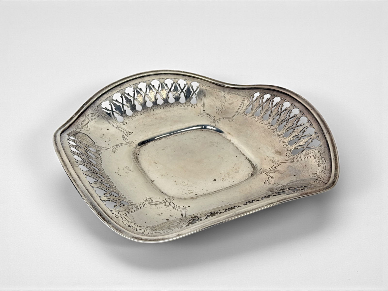 Wallace Reticulated Sterling Tray (1 of 8)