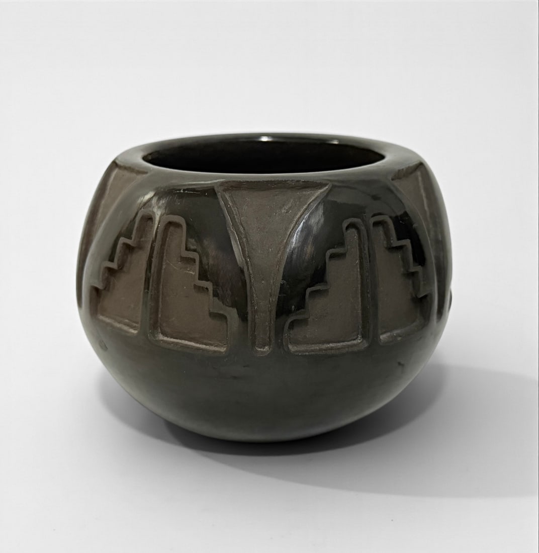 Effie Garcia Santa Clara Pottery Bowl (1 of 4)