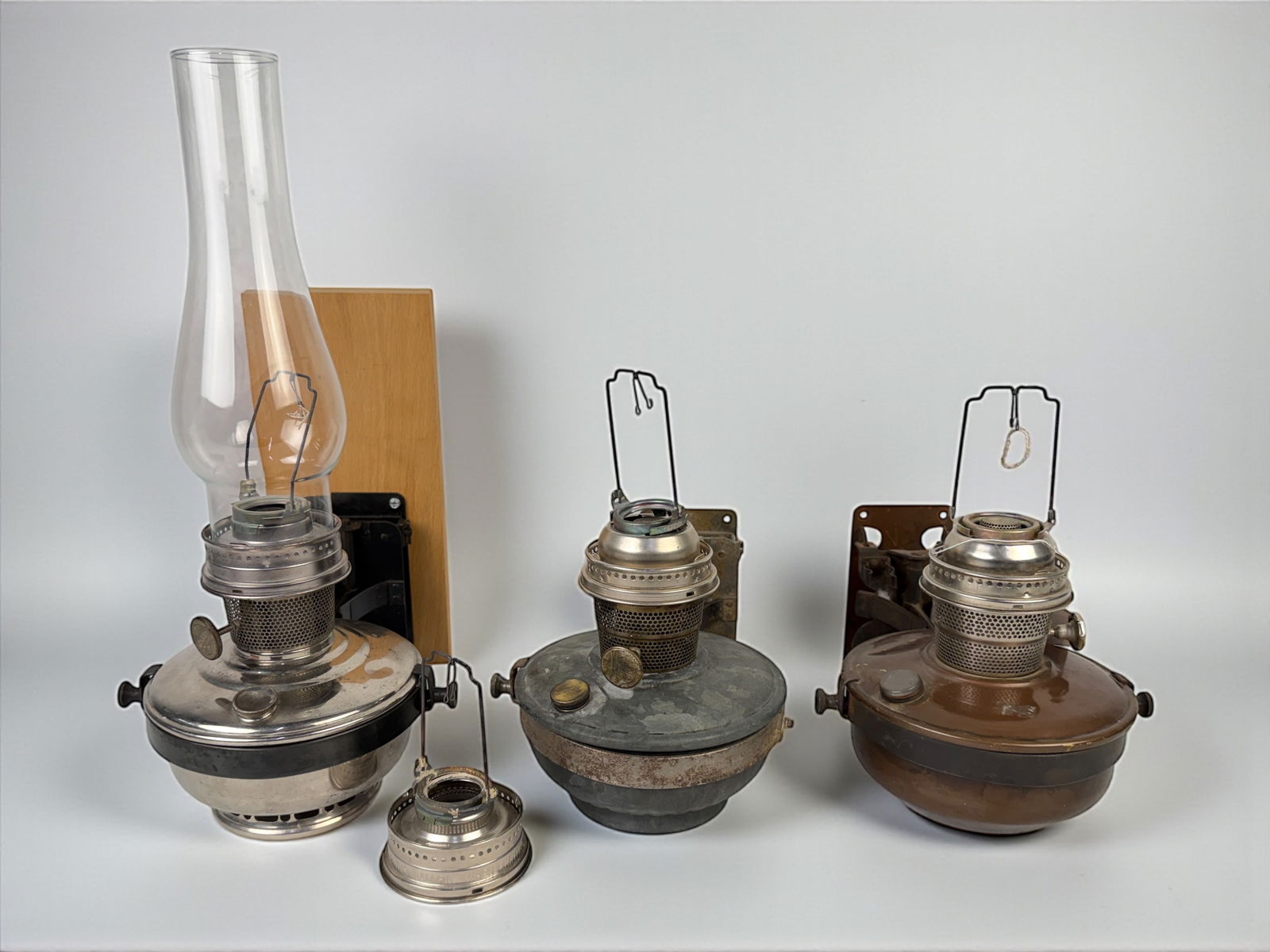 (3) Aladdin Oil Lamps (1 of 5)