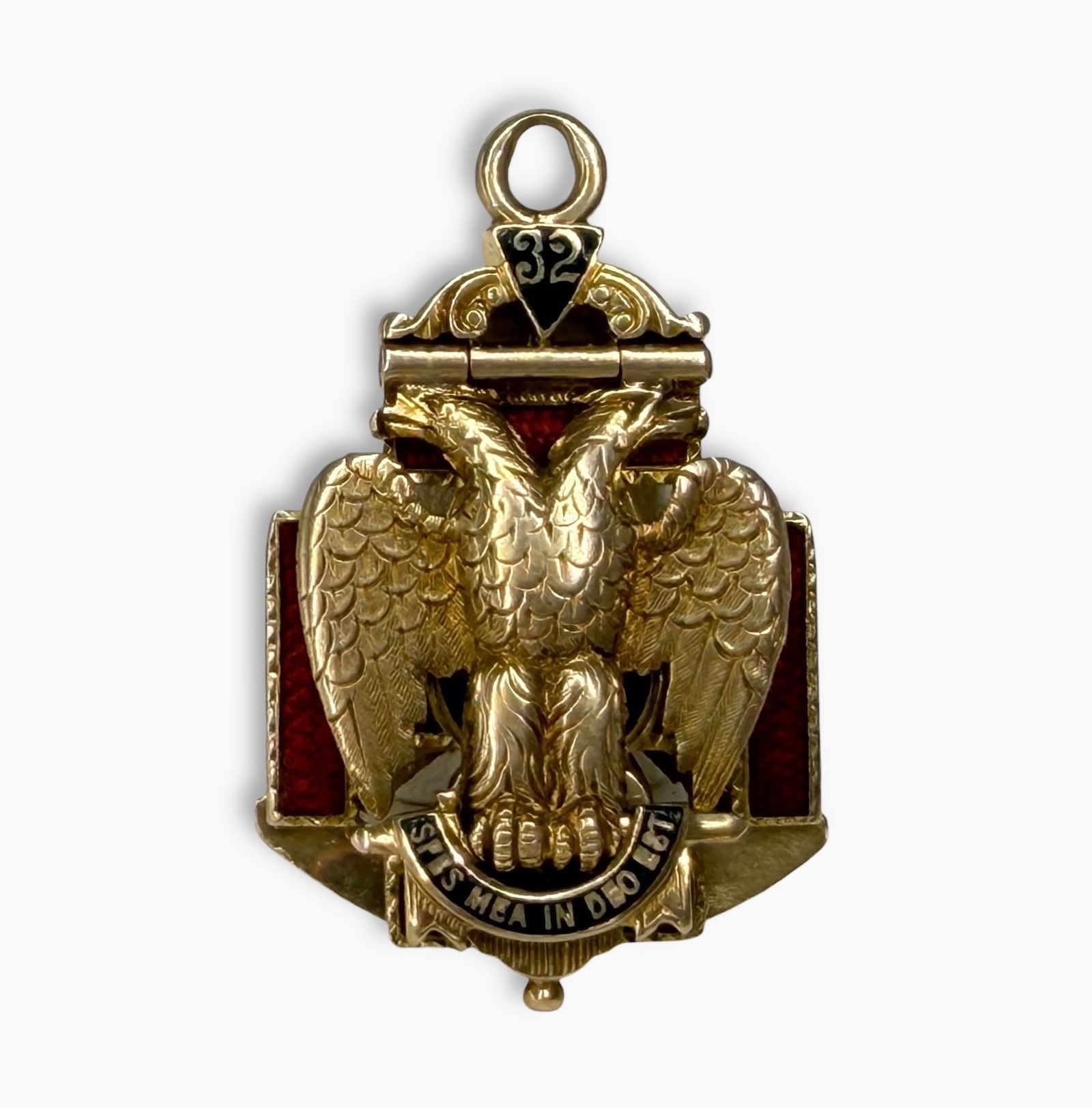 Masonic 14K Gold Pendant: Dimensions: 27.6mm x 19.9mmWeight: 12.8g Condition: In good condition.