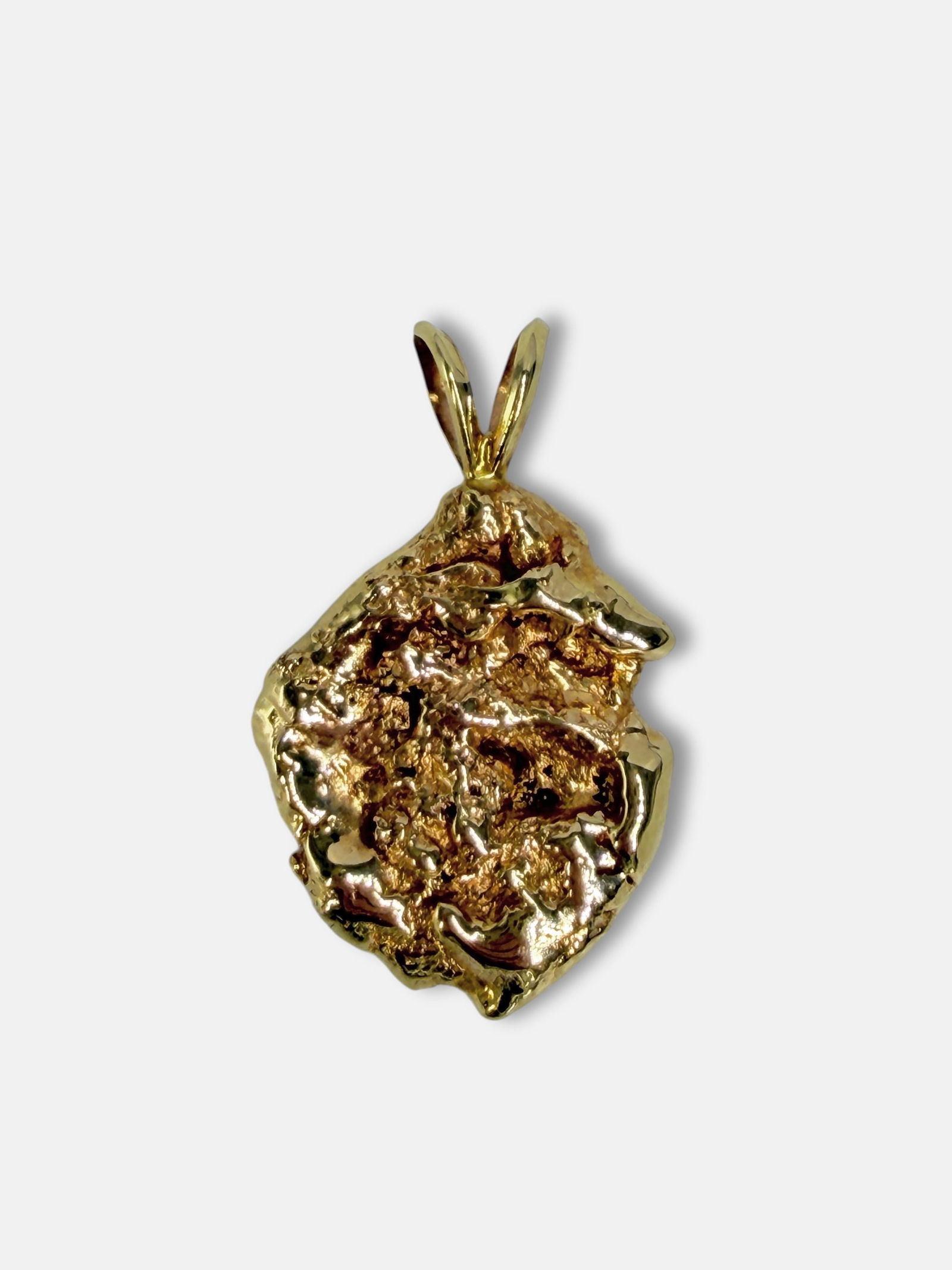 14K Gold Nugget Pendant: Dimensions: 26.5mm x 20mm Weight: 14.15 Condition: In good condition. Does not come with a chain. 