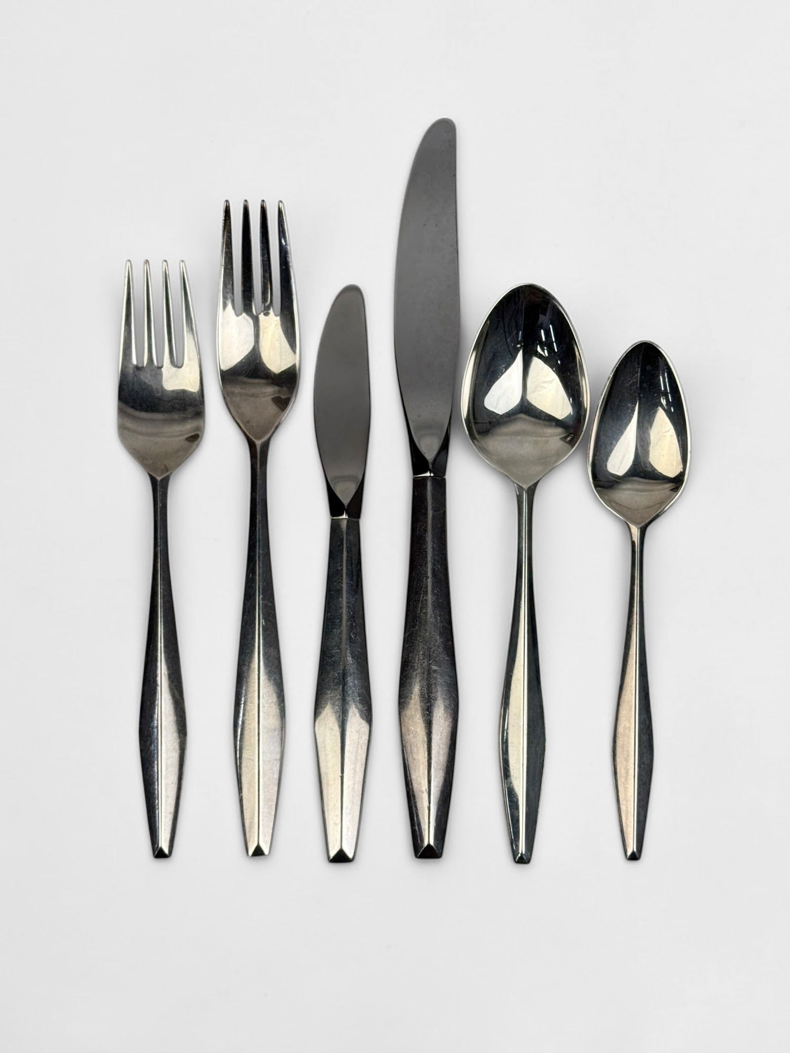 (94pc) Reed and Barton Diamond Sterling Flatware Set (1 of 4)