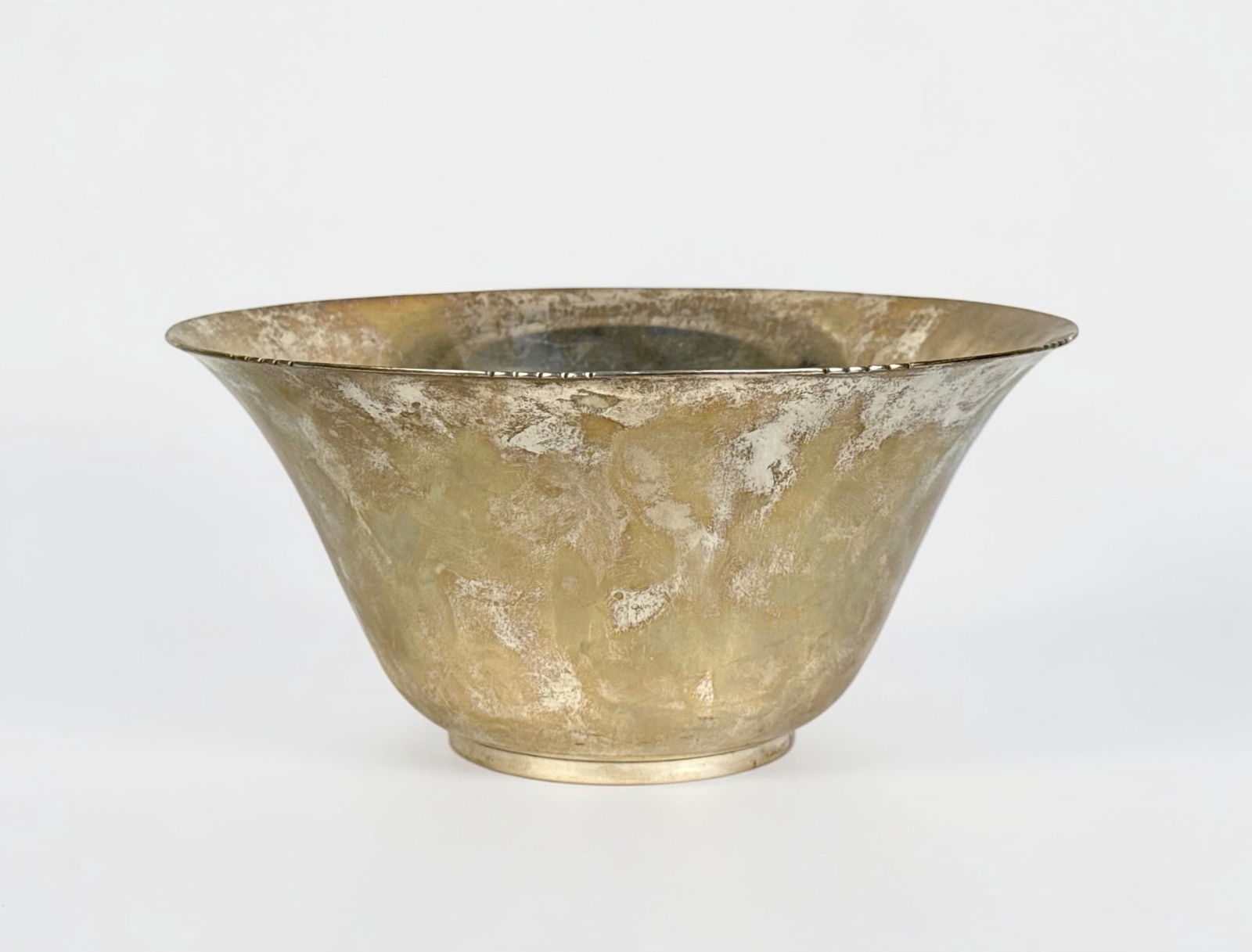 Tiffany & Co Sterling Silver Serving Bowl: Size: 9 1/8" D x 4 1/2" TWeight: 29.7 ozt Condition: Good with light surface scratches and tarnishing consistent with age and use. No Monograms.