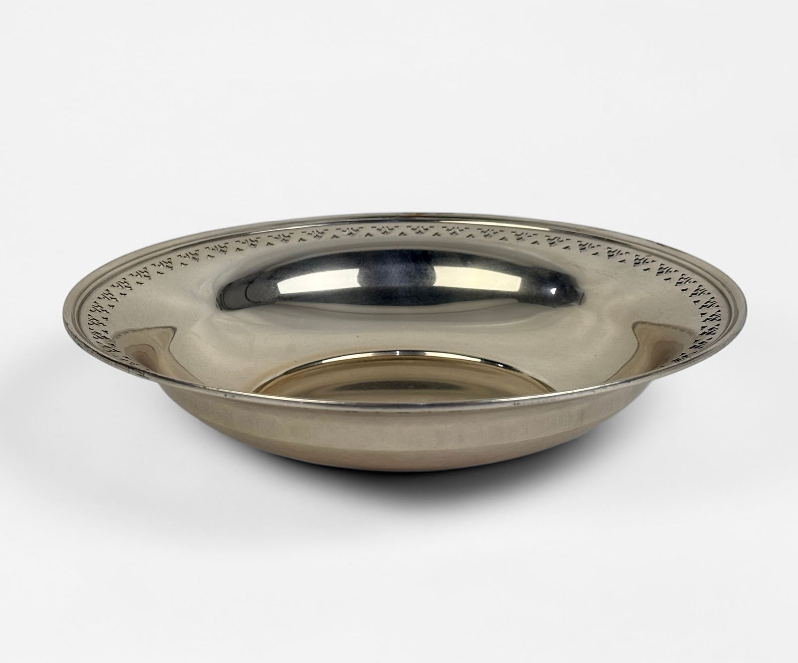 Tiffany & Co Sterling Silver Bowl: Size: 9" D x 2" TWeight: 13.3 ozt Condition: Very Good with light surface scratches and minor tarnishing. No Monograms.