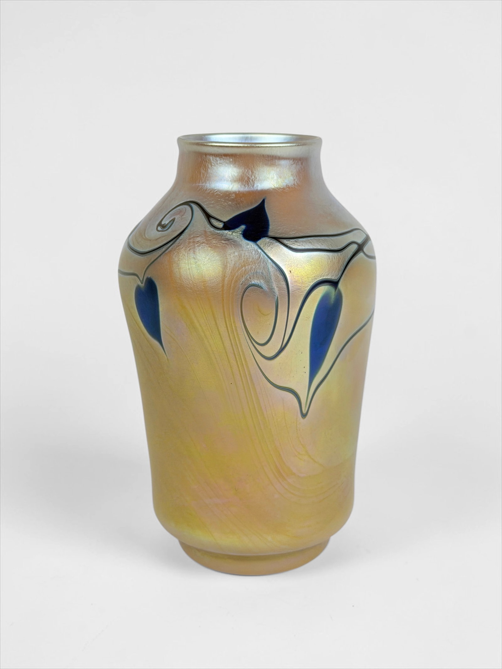 Lundberg Studios Heart & Vine Iridescent Glass Vase (1 of 6)