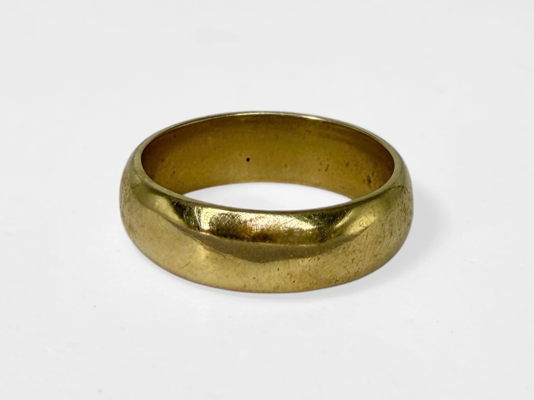 Ladies 14K Gold Bristol Ring: Size: 4Weight: 3.8g Condition: The ring is in good condition.